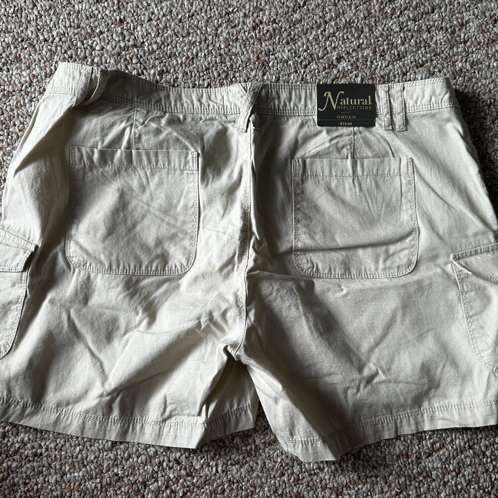 Shorts - Picture 2 of 7
